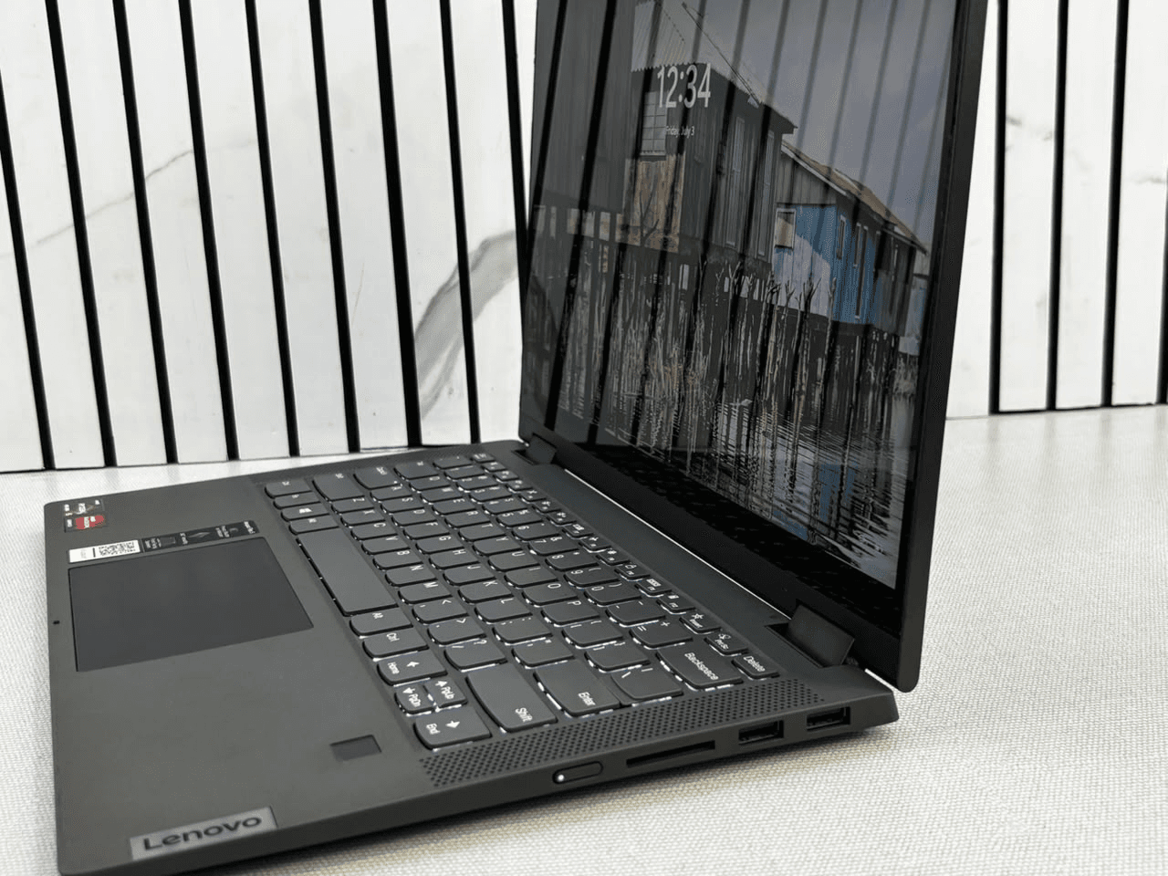 Lenovo IdeaPad Flex 5 view 3
