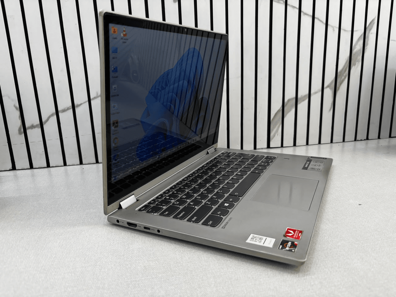Lenovo IdeaPad C340 view 2